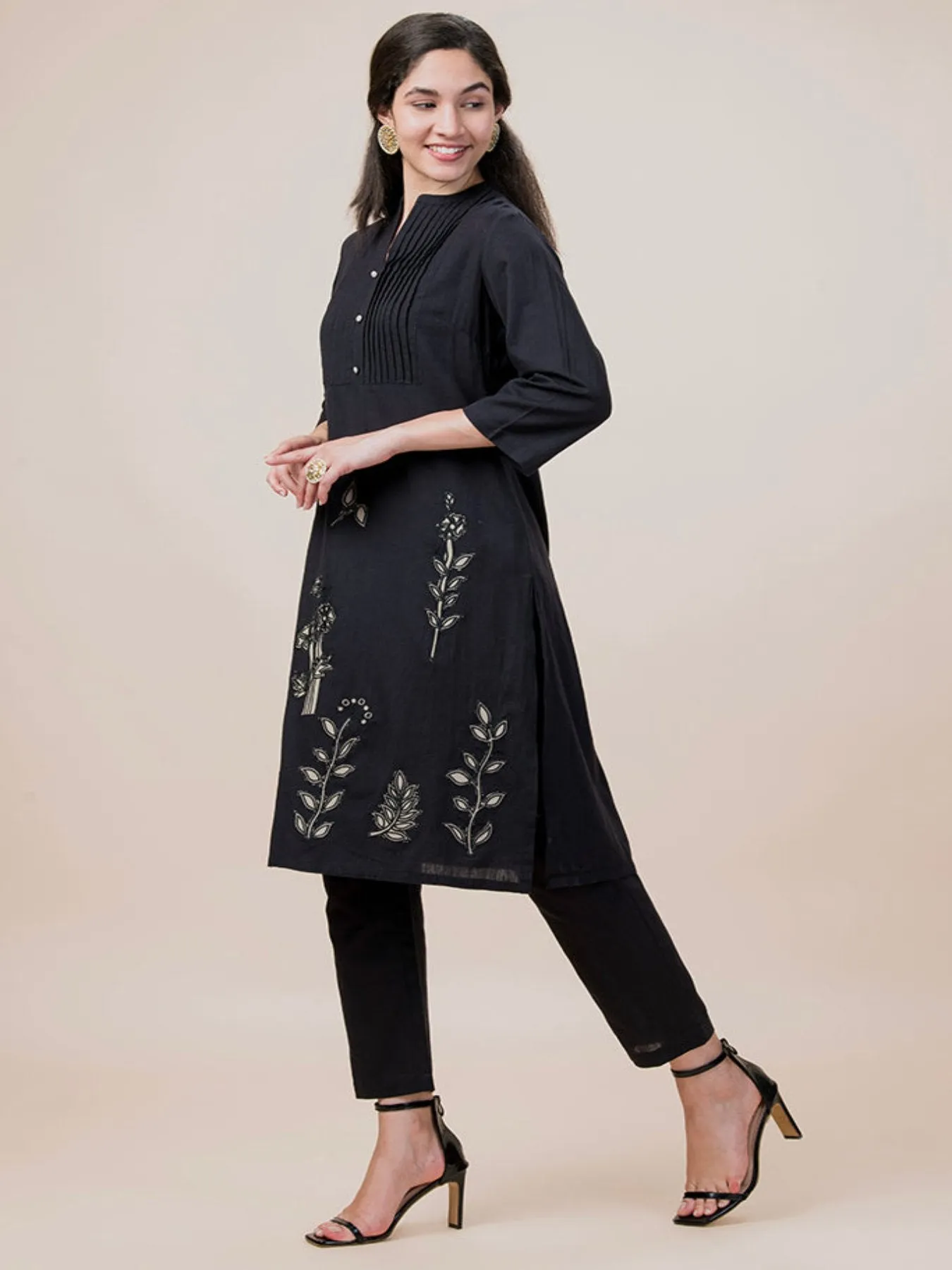 Linen Embroidered Pleated Ethnic Kurta