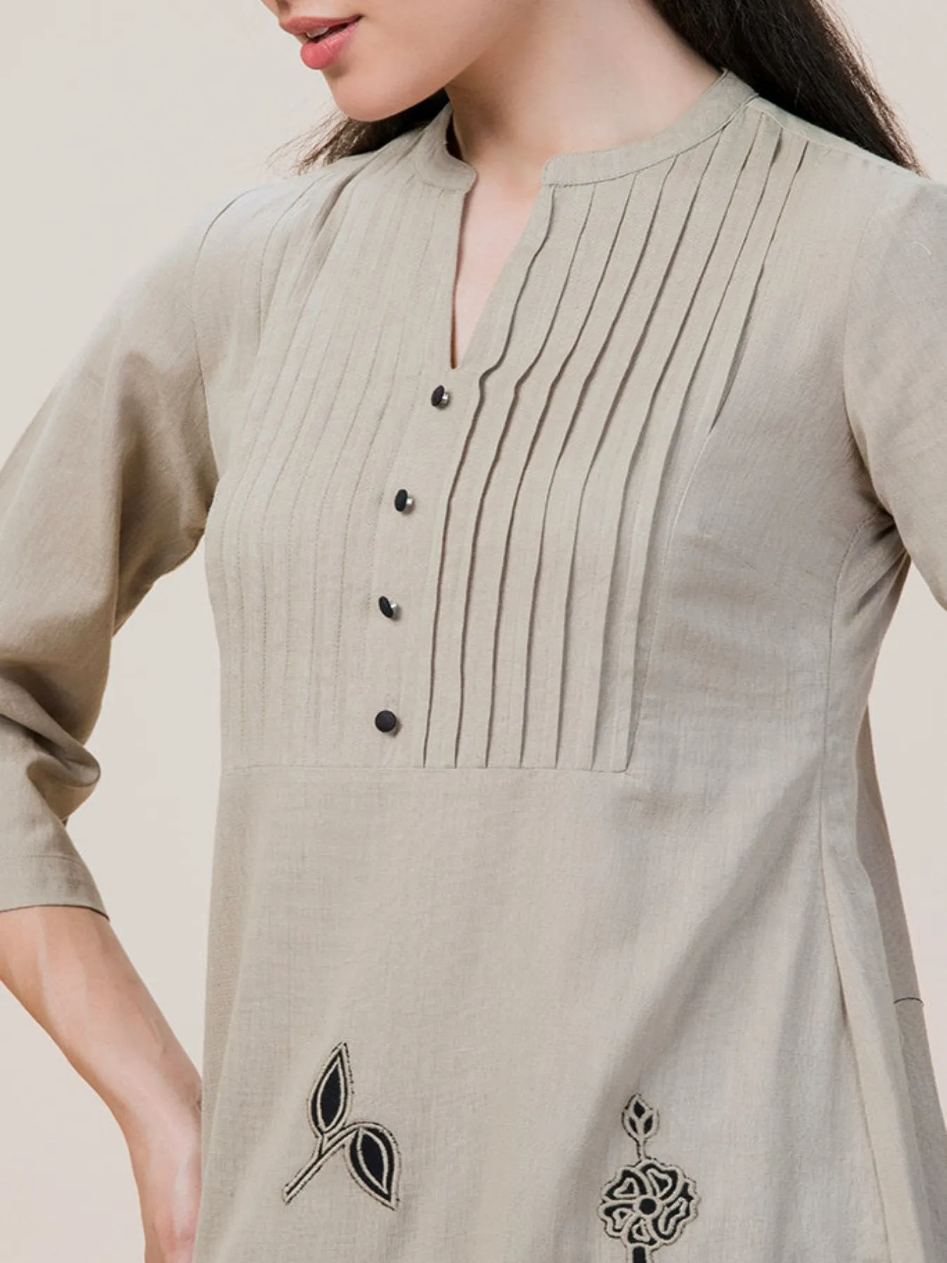 Linen Embroidered Pleated Ethnic Kurta