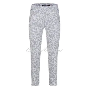 Robell Nena 09 – 7/8 Cropped Trouser 52490-54833-95 (Grey Shimmer Animal Print)