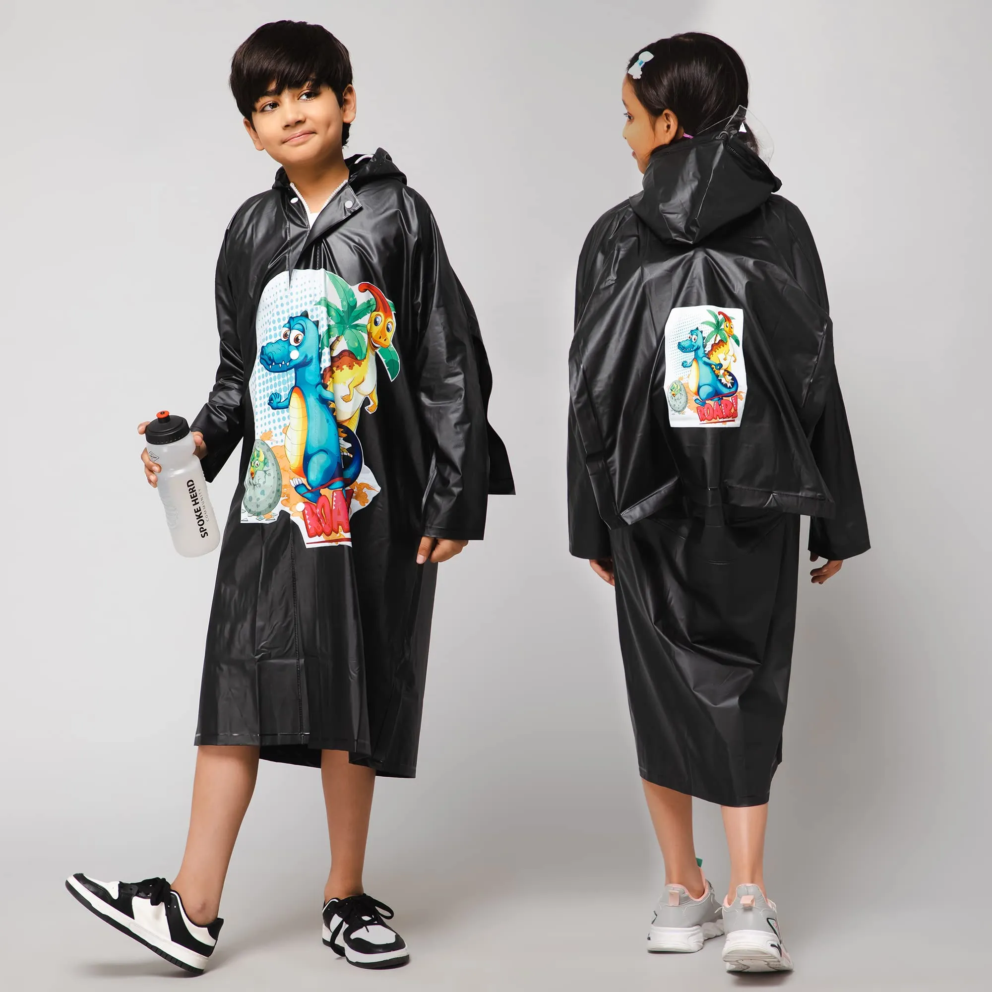 THE CLOWNFISH Toon Caper Series Kids Waterproof PVC Longcoat with Adjustable Hood & Extra Space for Backpack/Schoolbag Holding. Printed Plastic Pouch. Kid Age-5-6 years (Black)