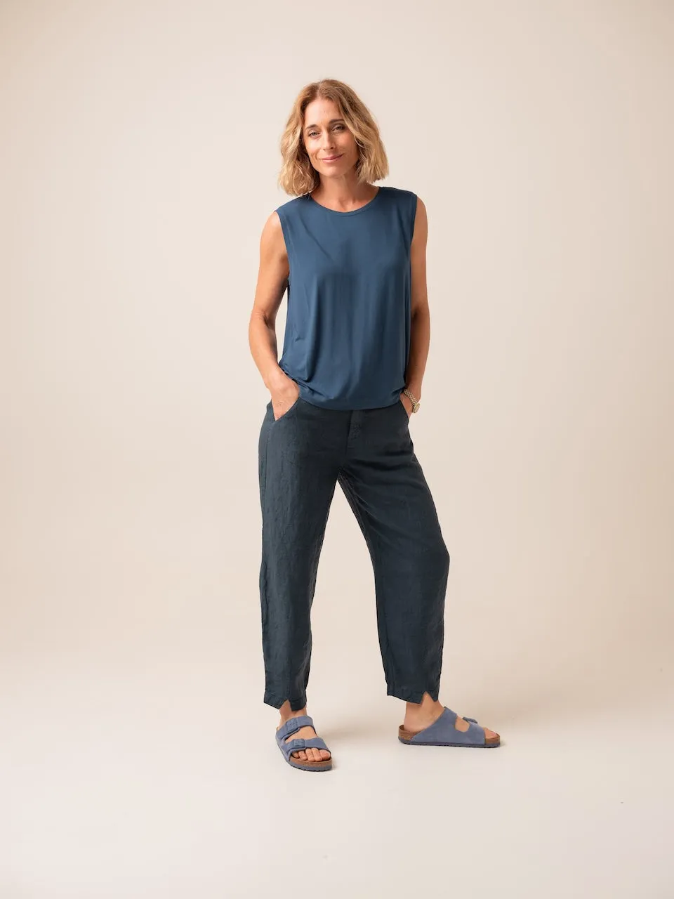 Transit Signature Split Front Linen Trouser in Navy