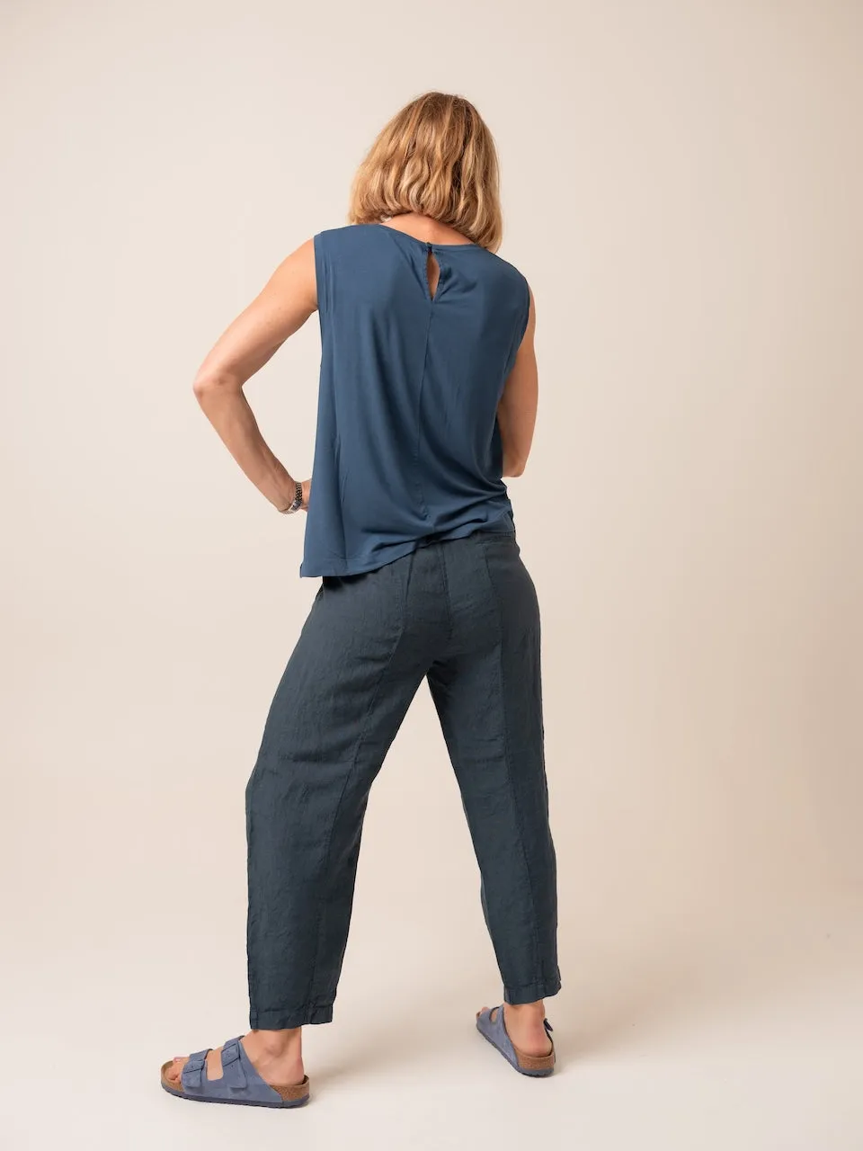 Transit Signature Split Front Linen Trouser in Navy